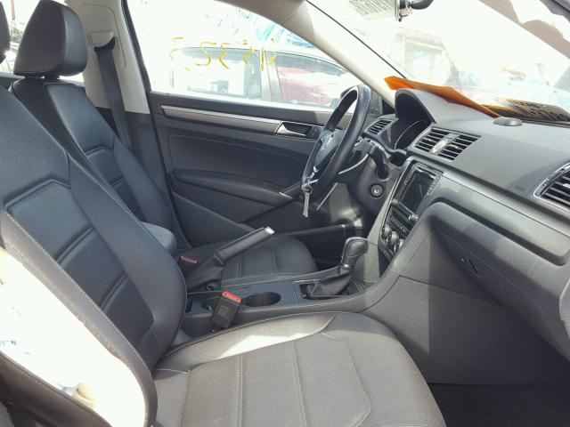 1VWDT7A30HC032982 - 2017 VOLKSWAGEN PASSAT R-L GRAY photo 5