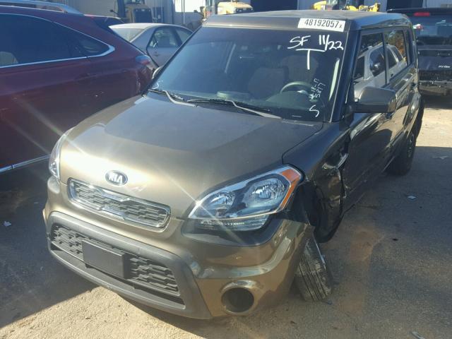 KNDJT2A58D7485812 - 2013 KIA SOUL GREEN photo 2