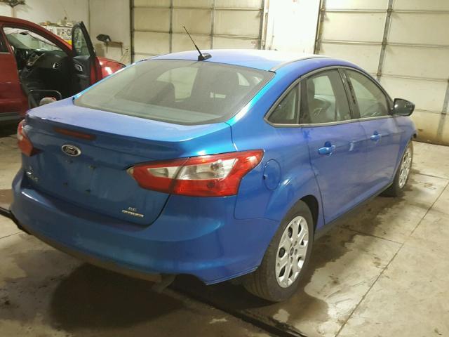 1FAHP3F28CL448679 - 2012 FORD FOCUS SE BLUE photo 4