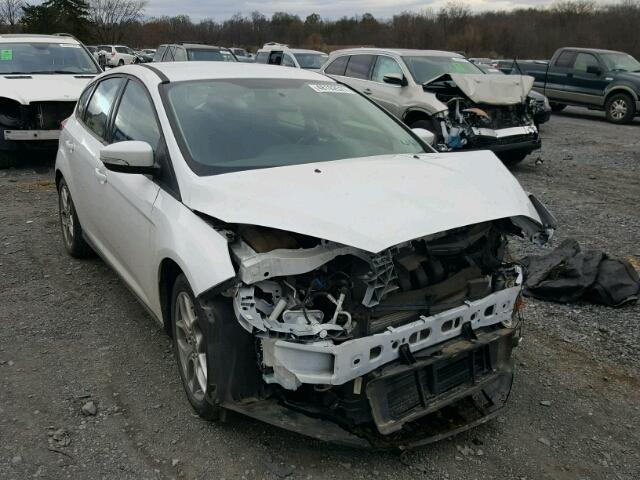 1FADP3K22FL207984 - 2015 FORD FOCUS SE WHITE photo 1