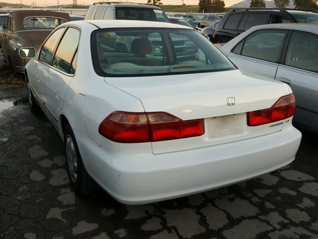 3HGCG6658YG706480 - 2000 HONDA ACCORD LX WHITE photo 3