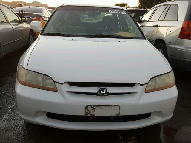 3HGCG6658YG706480 - 2000 HONDA ACCORD LX WHITE photo 9