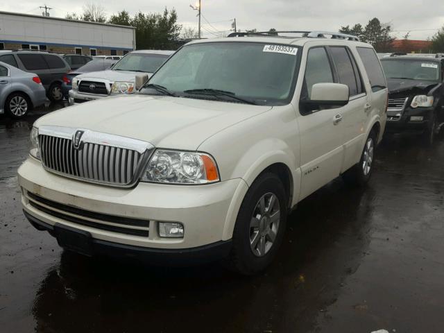 5LMFU28566LJ11355 - 2006 LINCOLN NAVIGATOR CREAM photo 2