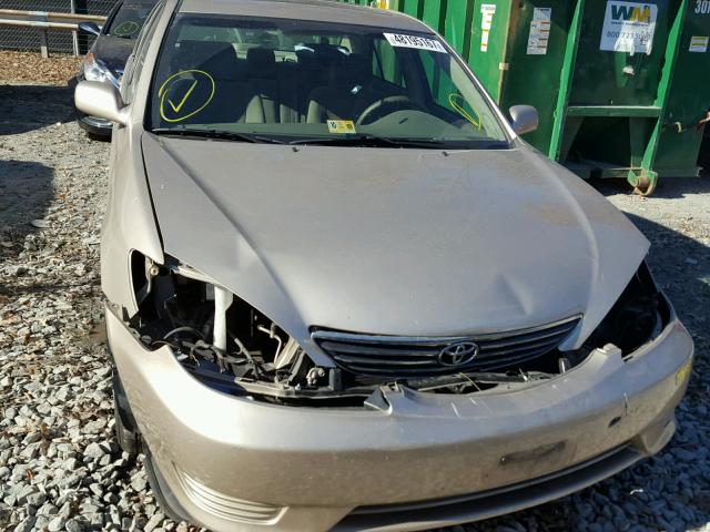 4T1BE30K95U984256 - 2005 TOYOTA CAMRY LE TAN photo 9