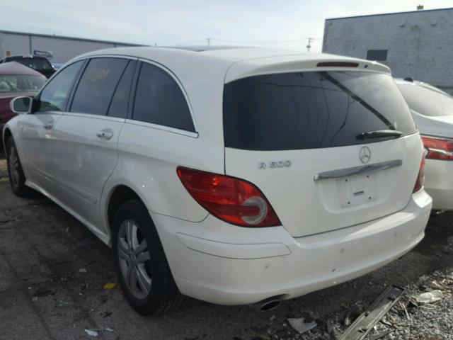 4JGCB75E66A012169 - 2006 MERCEDES-BENZ R 500 WHITE photo 3