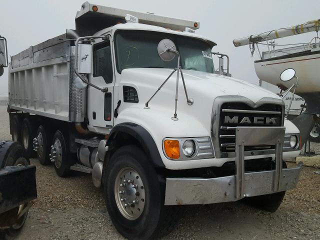 1M2AG11C77M055638 - 2007 MACK 700 CV700 WHITE photo 1