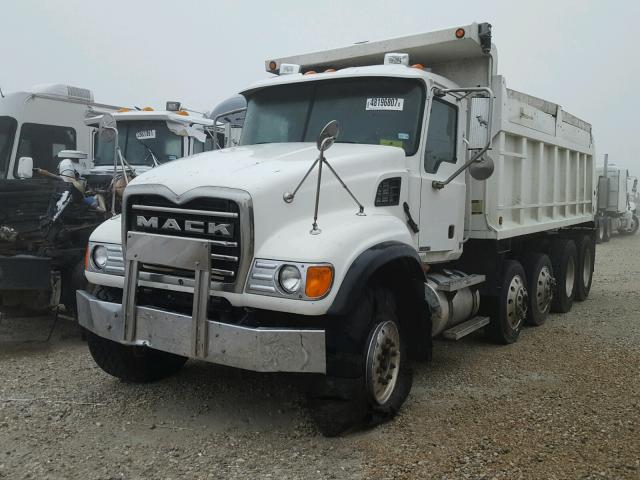 1M2AG11C77M055638 - 2007 MACK 700 CV700 WHITE photo 2