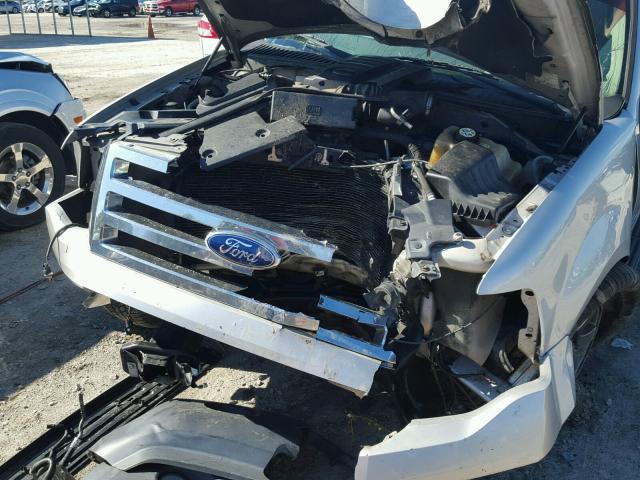 1FMFU15527LA86165 - 2007 FORD EXPEDITION SILVER photo 9