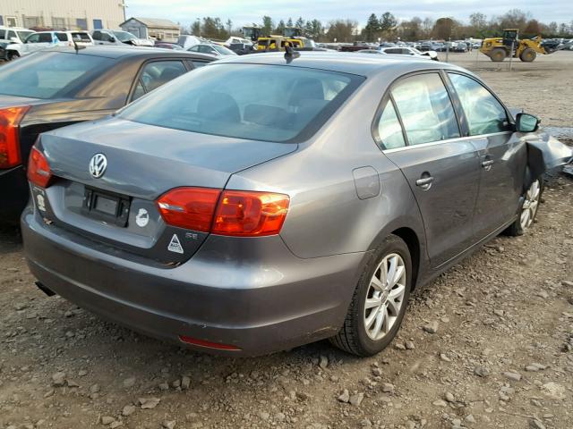 3VWD17AJ2EM426899 - 2014 VOLKSWAGEN JETTA SE GRAY photo 4