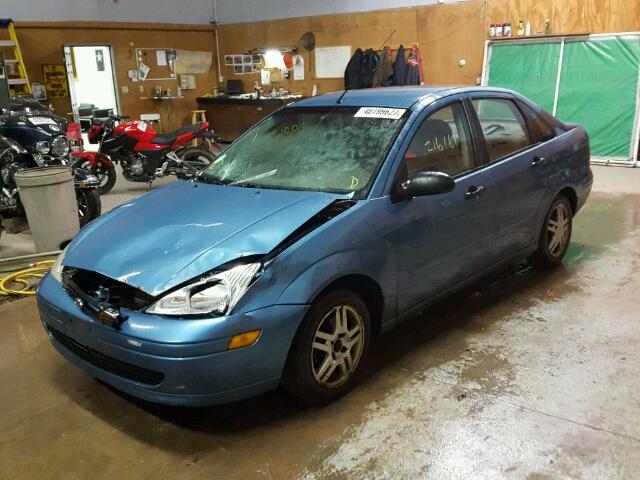 1FAFP34P91W268578 - 2001 FORD FOCUS SE BLUE photo 2