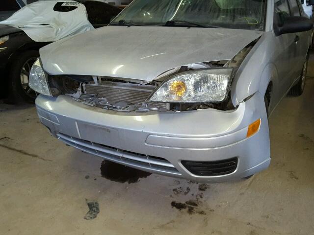 1FAHP34N37W346210 - 2007 FORD FOCUS ZX4 SILVER photo 9