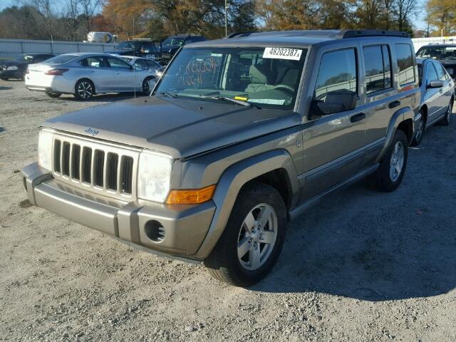 1J8HG48N26C293468 - 2006 JEEP COMMANDER GOLD photo 2