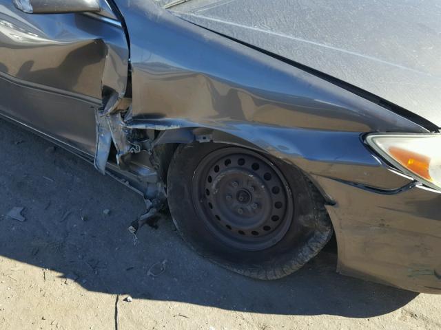 4T1BE32K64U889262 - 2004 TOYOTA CAMRY LE Grün Foto 9