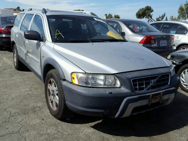 YV1SZ592051200176 - 2005 VOLVO XC70 SILVER photo 1