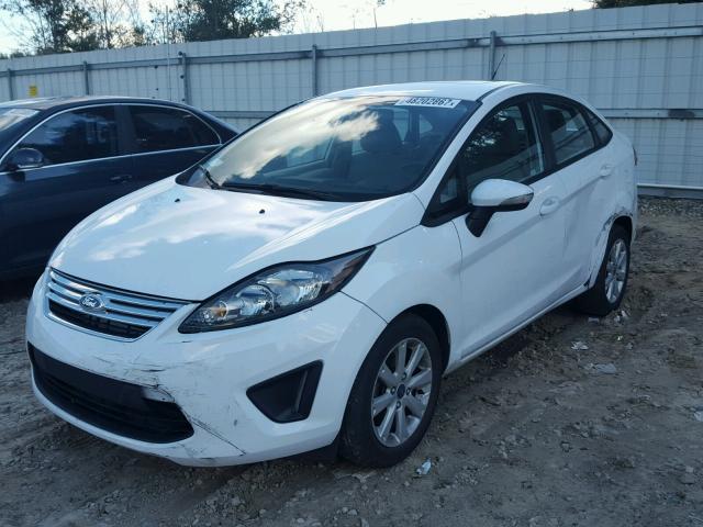 3FADP4BJ0DM137104 - 2013 FORD FIESTA SE WHITE photo 2