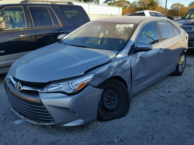 4T1BF1FK2FU103438 - 2015 TOYOTA CAMRY LE SILVER photo 2