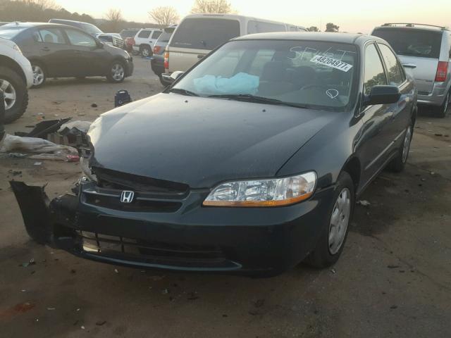 1HGCG5649WA158566 - 1998 HONDA ACCORD LX GREEN photo 2