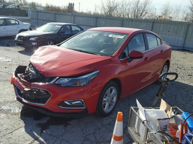 1G1BE5SM2H7105027 - 2017 CHEVROLET CRUZE LT RED photo 2