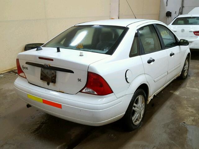 1FAFP34P81W270533 - 2001 FORD FOCUS SE WHITE photo 4