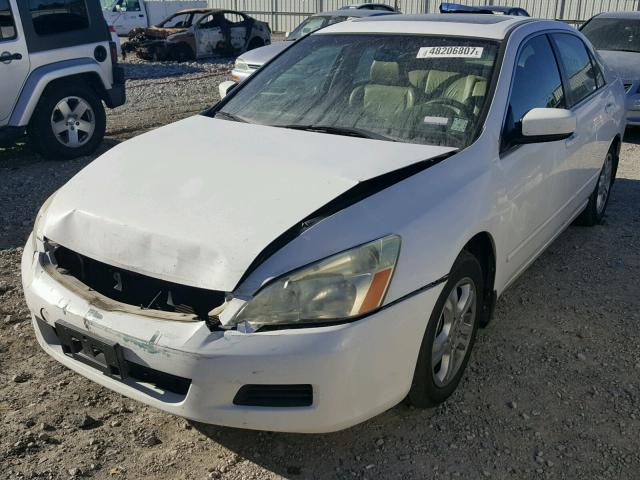 1HGCM56777A080227 - 2007 HONDA ACCORD EX WHITE photo 2