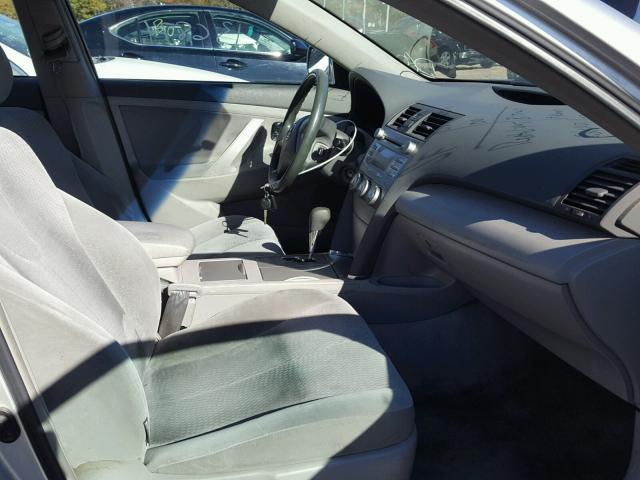 4T1BF3EK9AU105676 - 2010 TOYOTA CAMRY BASE SILVER photo 5