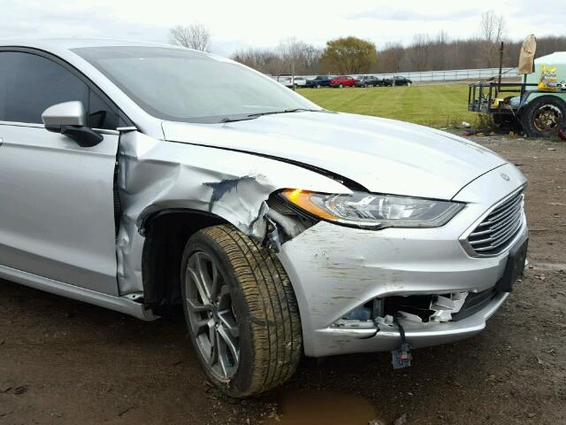 3FA6P0H77HR204755 - 2017 FORD FUSION SE SILVER photo 9