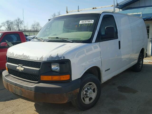 1GCGG25V841231240 - 2004 CHEVROLET EXPRESS G2 WHITE photo 2