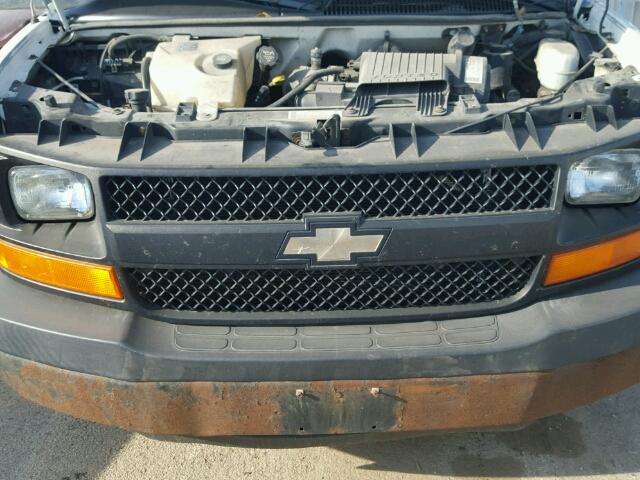 1GCGG25V841231240 - 2004 CHEVROLET EXPRESS G2 WHITE photo 7