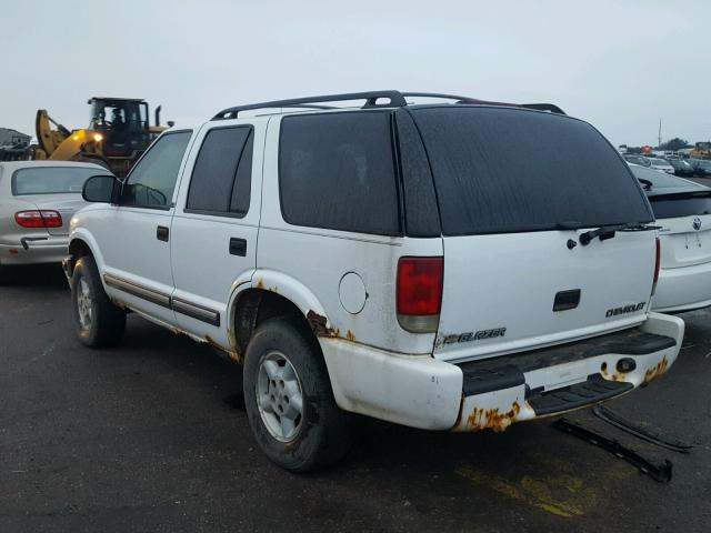 1GNDT13W7Y2348626 - 2000 CHEVROLET BLAZER WHITE photo 3