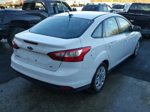 1FAHP3F20CL115103 - 2012 FORD FOCUS SE WHITE photo 4