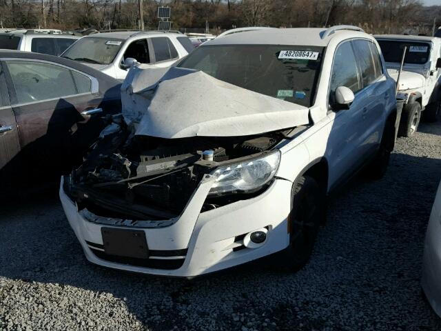 WVGBV7AXXBW552504 - 2011 VOLKSWAGEN TIGUAN S WHITE photo 2