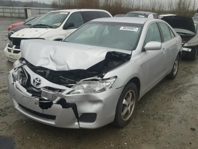 4T1BF3EK4BU696209 - 2011 TOYOTA CAMRY BASE SILVER photo 2