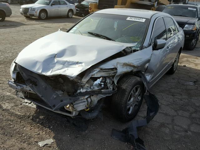 1HGCM56327A062635 - 2007 HONDA ACCORD SE SILVER photo 2