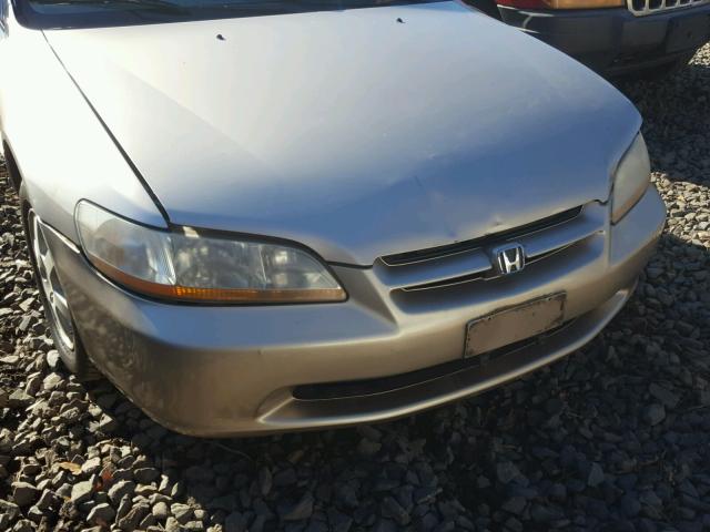 1HGCG6693YA080208 - 2000 HONDA ACCORD SE TAN photo 9