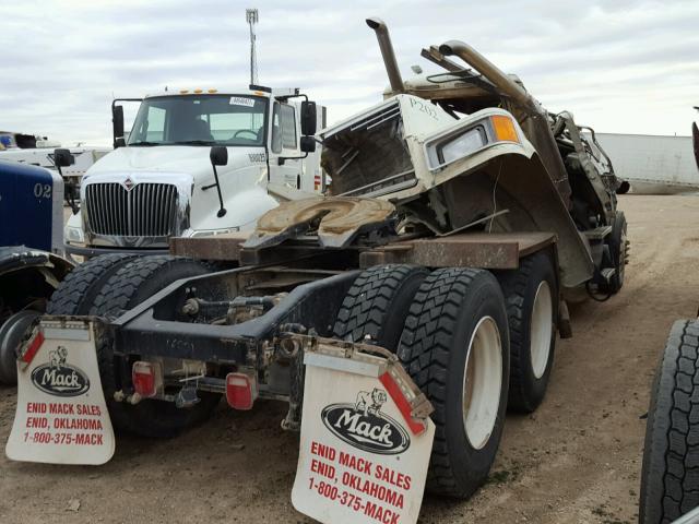 1M1AN07Y1EM016001 - 2014 MACK 600 CHU600 WHITE photo 4