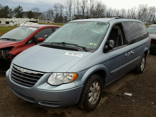 2C4GP54L25R567660 - 2005 CHRYSLER TOWN & COU BLUE photo 2