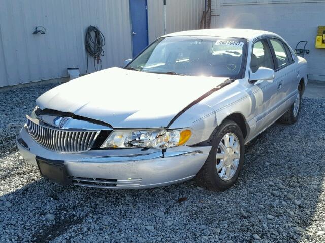 1LNHM97V8YY767018 - 2000 LINCOLN CONTINENTA SILVER photo 2