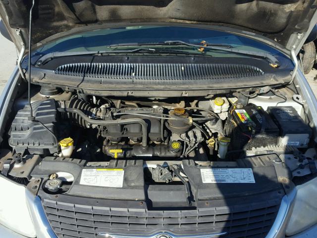 2C4GP44343R109352 - 2003 CHRYSLER TOWN & COU SILVER photo 7