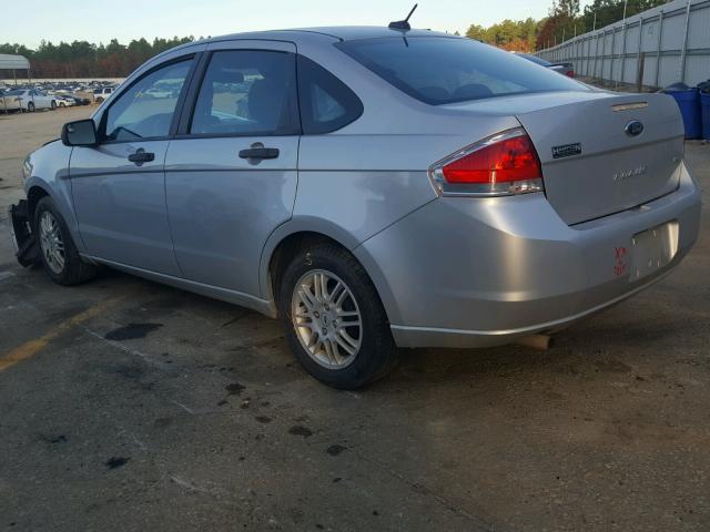 1FAHP3FN0AW233089 - 2010 FORD FOCUS SE SILVER photo 3