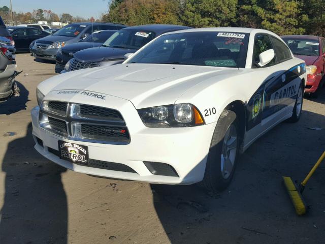 2C3CDXBG6DH529575 - 2013 DODGE CHARGER SE WHITE photo 2