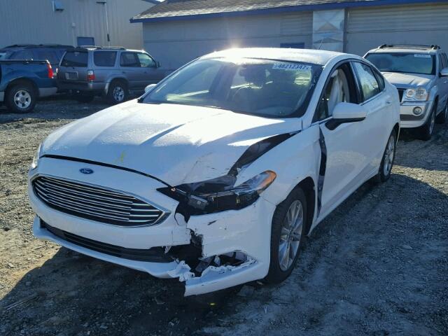 3FA6P0HD6HR332295 - 2017 FORD FUSION SE WHITE photo 2