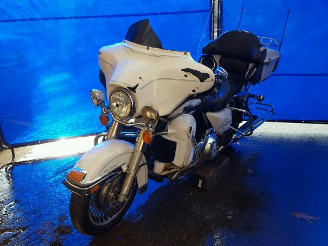 1HD1FCM14CB639674 - 2012 HARLEY-DAVIDSON FLHTCU ULT WHITE photo 2