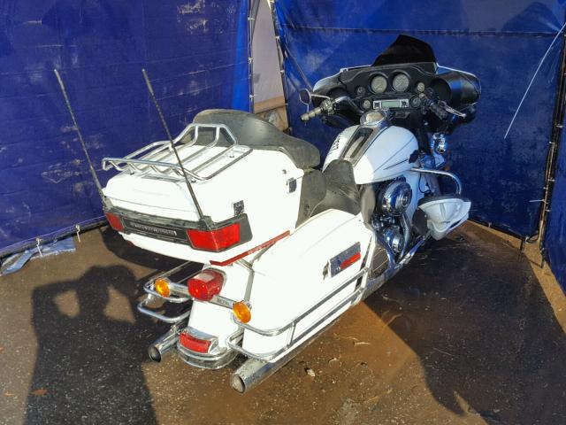 1HD1FCM14CB639674 - 2012 HARLEY-DAVIDSON FLHTCU ULT WHITE photo 4