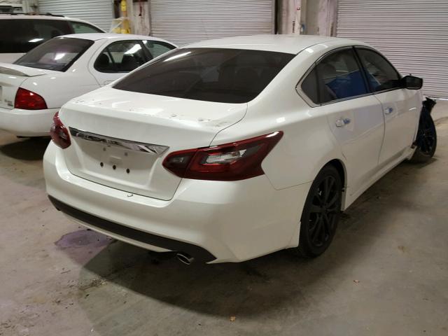 1N4AL3AP1HC181053 - 2017 NISSAN ALTIMA 2.5 WHITE photo 4