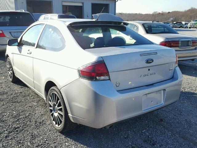 1FAHP33N49W199058 - 2009 FORD FOCUS SES SILVER photo 3