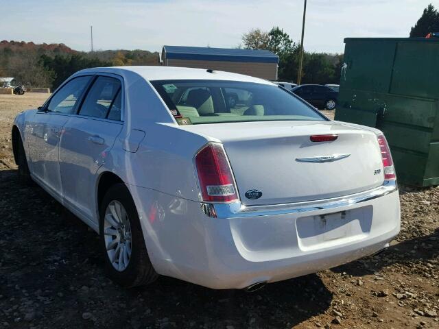 2C3CCAAG3DH735809 - 2013 CHRYSLER 300 WHITE photo 3