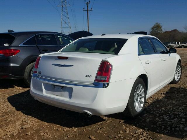 2C3CCAAG3DH735809 - 2013 CHRYSLER 300 WHITE photo 4