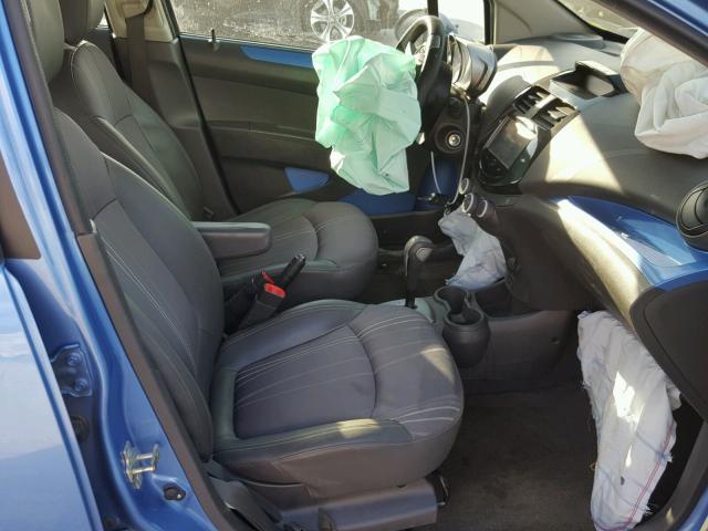 KL8CD6S90DC506098 - 2013 CHEVROLET SPARK 1LT Синий фото 5