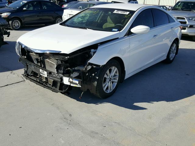 5NPEB4AC5DH623929 - 2013 HYUNDAI SONATA GLS WHITE photo 2