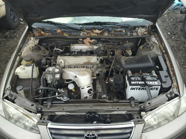 4T1BG22K51U066497 - 2001 TOYOTA CAMRY CE GOLD photo 7